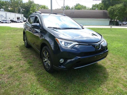 Used 2018 Toyota RAV4 XLE image 3