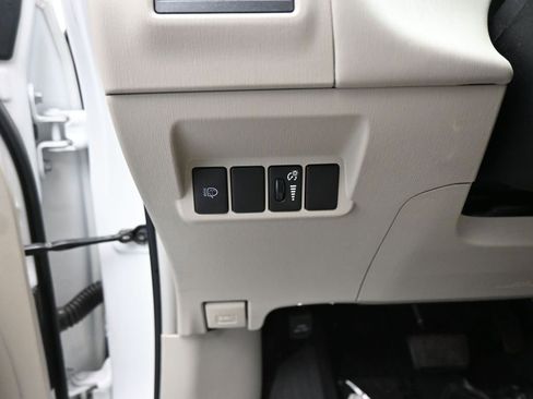 Used 2014 Toyota Prius V Five image 10