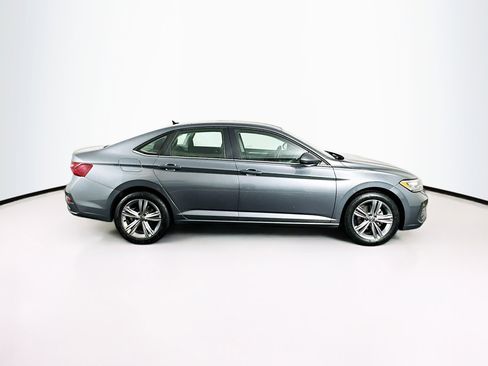 Used 2024 Volkswagen Jetta SE image 10