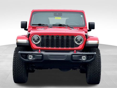 Used 2024 Jeep Wrangler Unlimited Rubicon AWD/4WD image 2