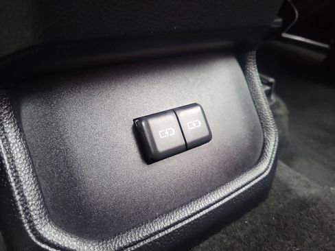 Used 2022 Toyota Highlander XSE image 12