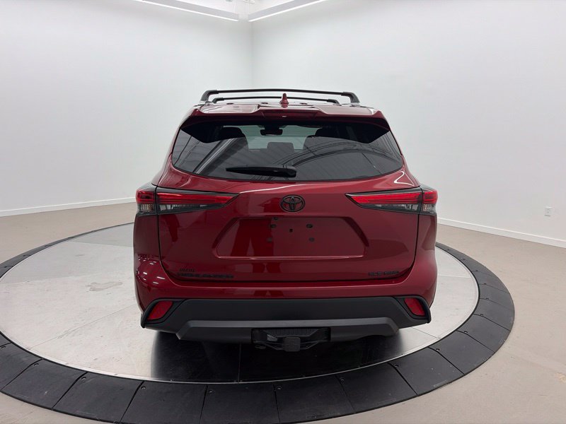 Used 2022 Toyota Highlander XLE AWD/4WD image 4