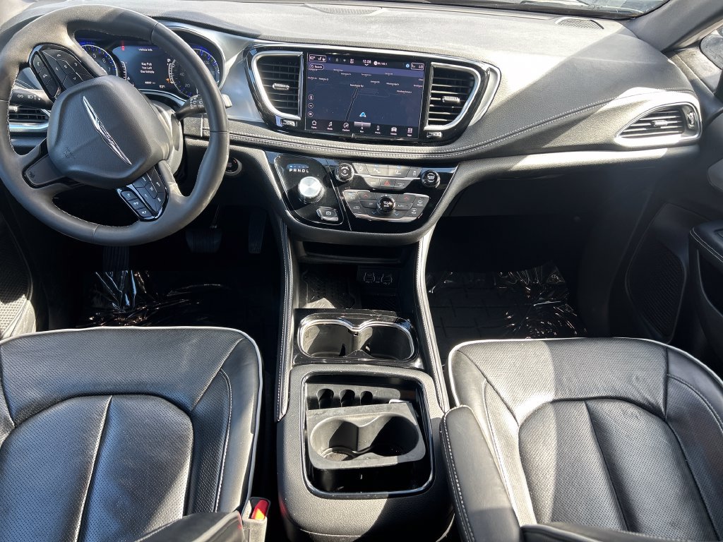 Used 2025 Chrysler Pacifica Limited FWD image 15