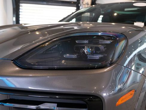 Certified 2025 Porsche Cayenne AWD/4WD image 14