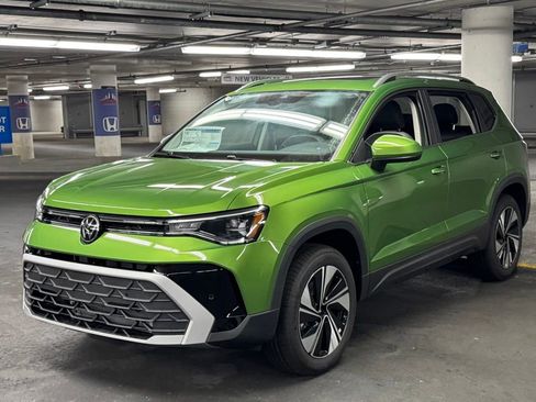 New 2025 Volkswagen Taos SE image 3