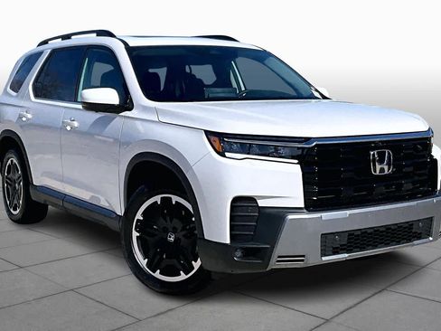 New 2026 Honda Pilot Touring image 2