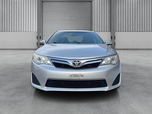 Used 2014 Toyota Camry LE image 8