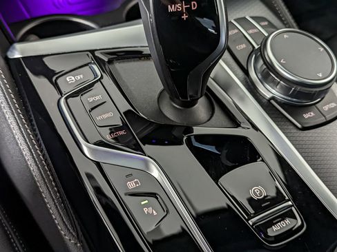 Certified 2023 BMW 530e xDrive w/ Premium Package image 30