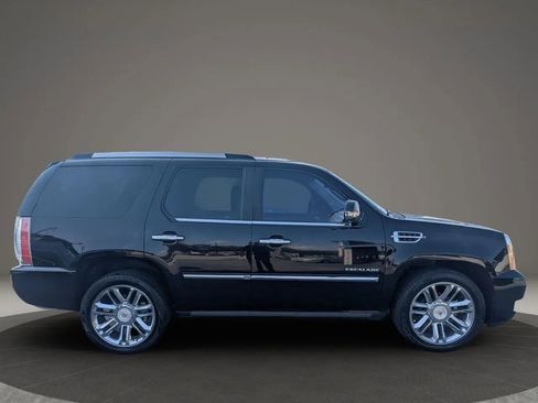 Used 2011 Cadillac Escalade Platinum image 4