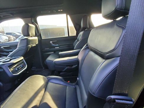 Used 2025 Ford Expedition Platinum w/ Stealth Performance Package image 5