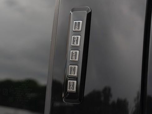 Used 2024 Ford F250 Platinum AWD/4WD image 5