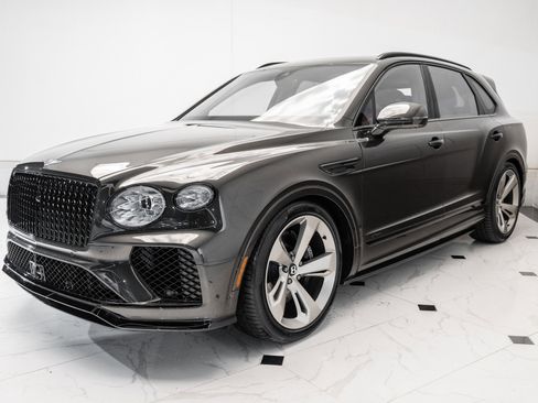 Used 2025 Bentley Bentayga image 9