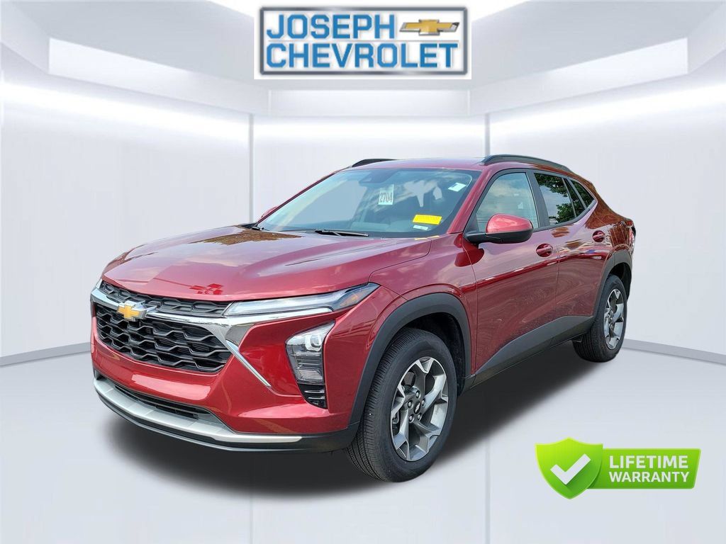 Used 2025 Chevrolet Trax LT w/ Driver Confidence Package FWD image 2