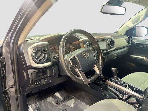 Used 2019 Toyota Tacoma SR5 image 9