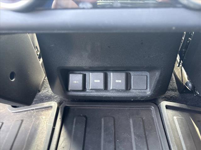 Used 2024 Land Rover Discovery Dynamic SE AWD/4WD image 22