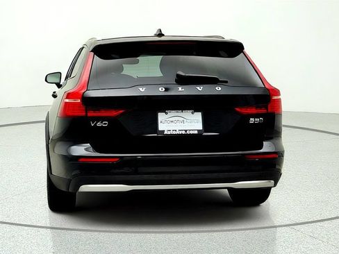 Used 2025 Volvo V60 B5 Cross Country Plus AWD/4WD image 6