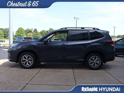 Used 2022 Subaru Forester Premium AWD/4WD image 3