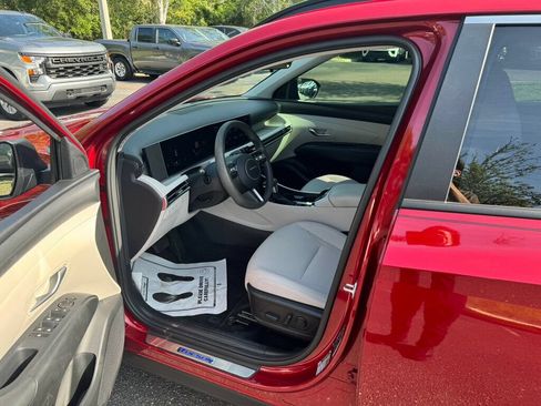 Used 2025 Hyundai Tucson SEL FWD image 3