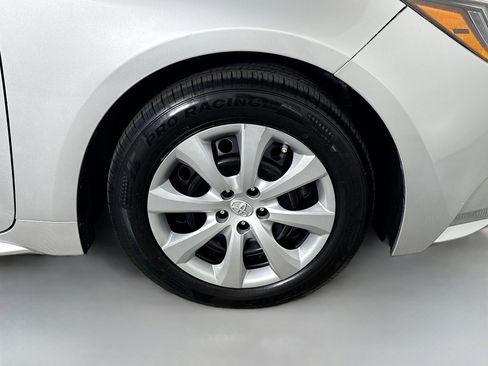 Used 2021 Toyota Corolla LE FWD image 31