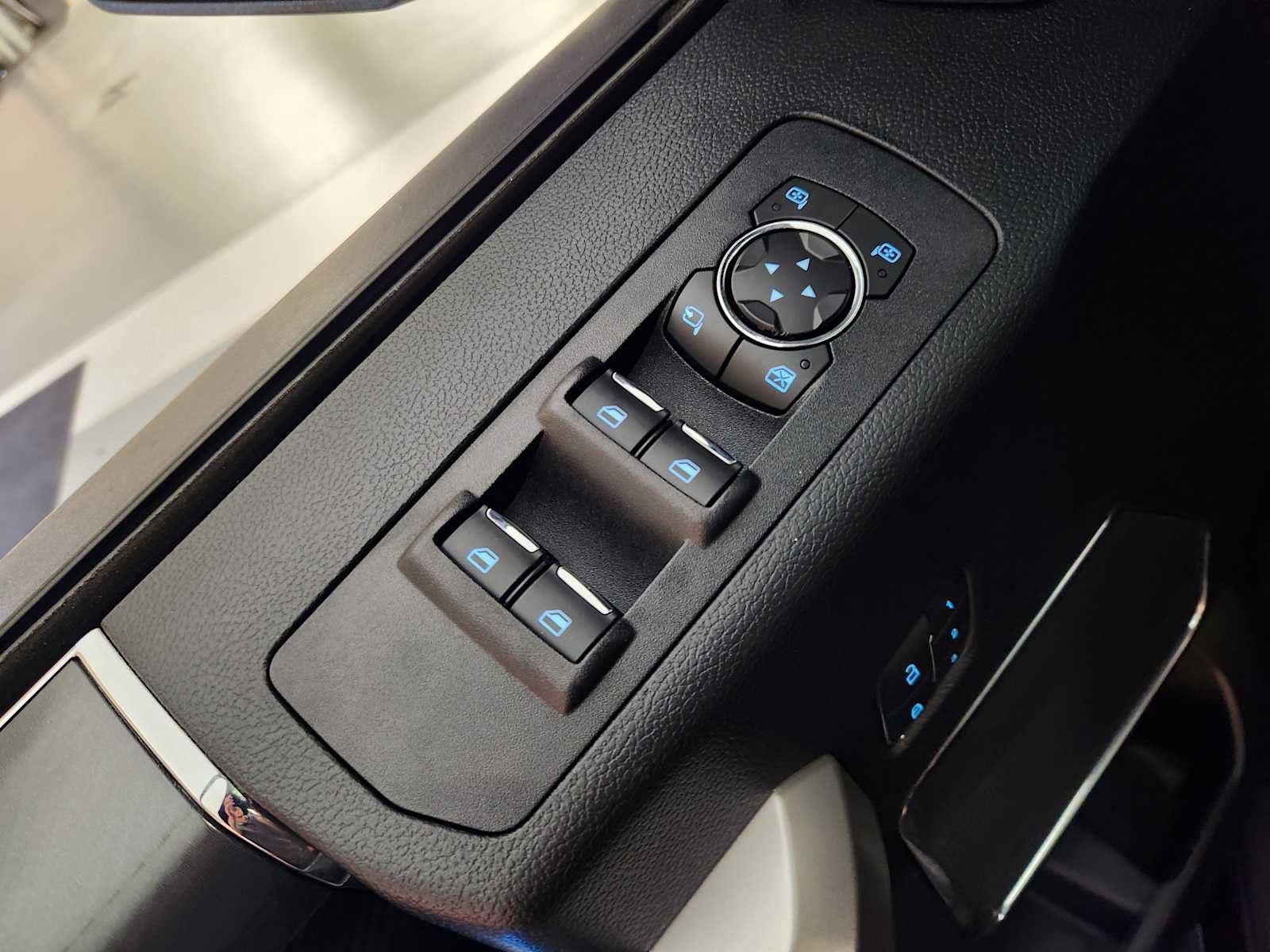 Used 2019 Ford F150 Lariat w/ Equipment Group 502A Luxury AWD/4WD image 22