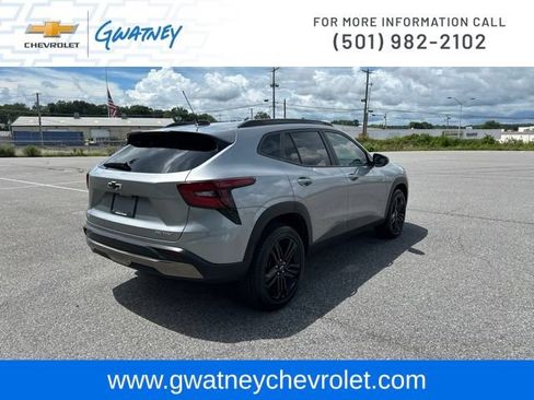 Used 2025 Chevrolet Trax ACTIV w/ Sunroof Package FWD image 5