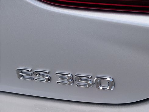 Used 2019 Lexus ES 350 Ultra Luxury w/ Accessory Package image 9