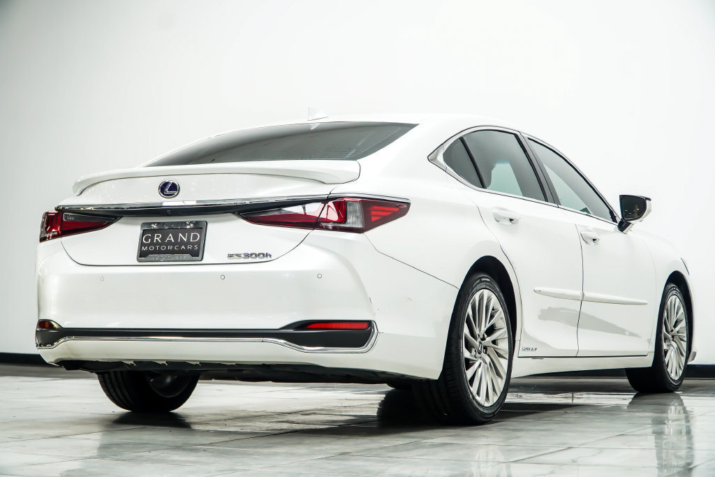 Used 2020 Lexus ES 300h Ultra Luxury FWD image 16