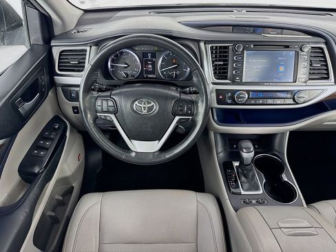Used 2015 Toyota Highlander Limited image 26