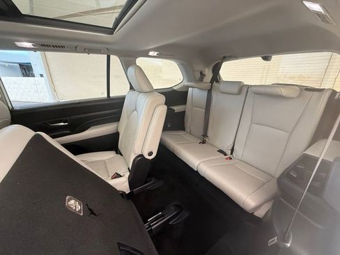 Used 2024 Toyota Grand Highlander Platinum image 28