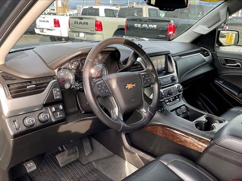 Used 2019 Chevrolet Suburban LT w/ Luxury Package image 13