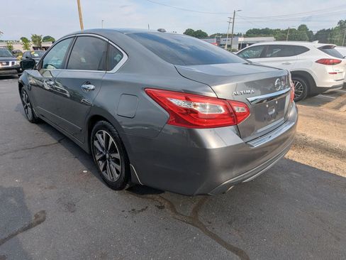 Used 2016 Nissan Altima 2.5 SV w/ Convenience Package FWD image 5
