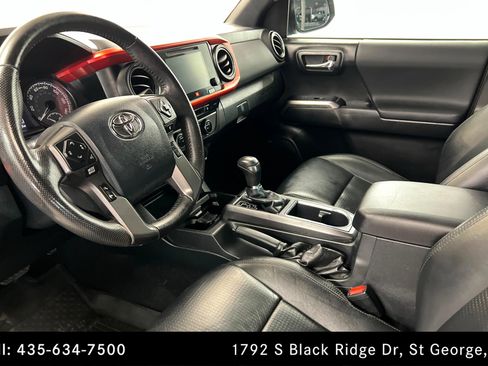 Used 2019 Toyota Tacoma TRD Off-Road AWD/4WD image 15