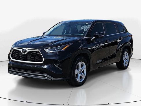 Used 2023 Toyota Highlander L FWD image 11