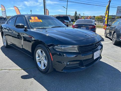 Used 2022 Dodge Charger SXT image 2