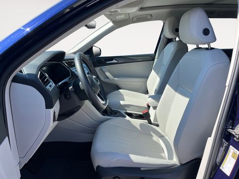 Certified 2023 Volkswagen Tiguan SE w/ Panoramic Sunroof Package image 11