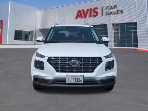 Used 2025 Hyundai Venue SEL FWD image 2
