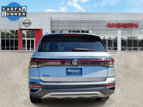 Used 2025 Volkswagen Taos SE FWD image 8