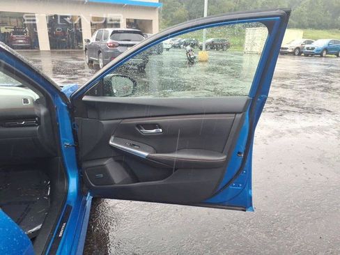 Used 2025 Nissan Sentra SR w/ SR Premium Package FWD image 19