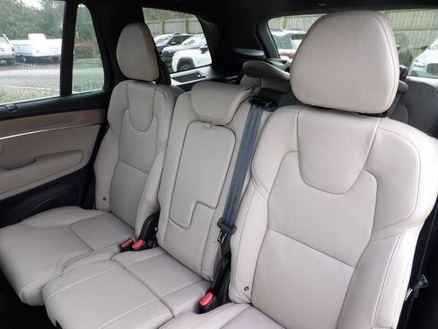Certified 2025 Volvo XC90 T8 Ultra image 27
