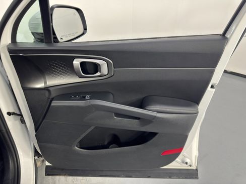 Used 2021 Kia Sorento S image 41
