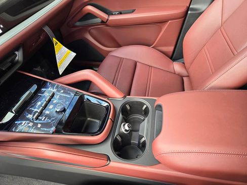 New 2026 Porsche Cayenne S image 25
