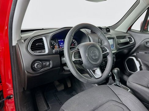 Used 2019 Jeep Renegade Latitude w/ Popular Equipment Group image 10