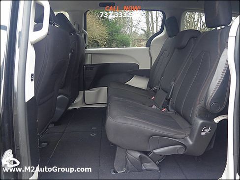 Used 2017 Chrysler Pacifica Touring image 11