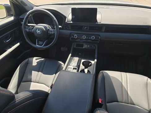 Used 2025 Honda Pilot TrailSport image 23