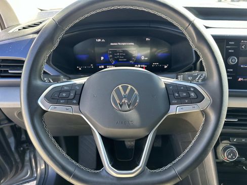 Certified 2023 Volkswagen Taos SE w/ Panoramic Sunroof Package image 15