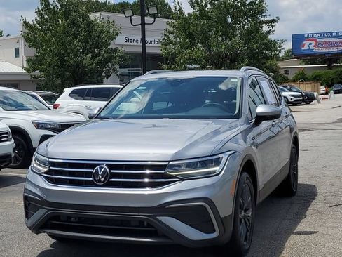 Used 2023 Volkswagen Tiguan SE w/ Panoramic Sunroof Package FWD image 31