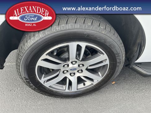 Used 2024 Ford Expedition Limited image 9