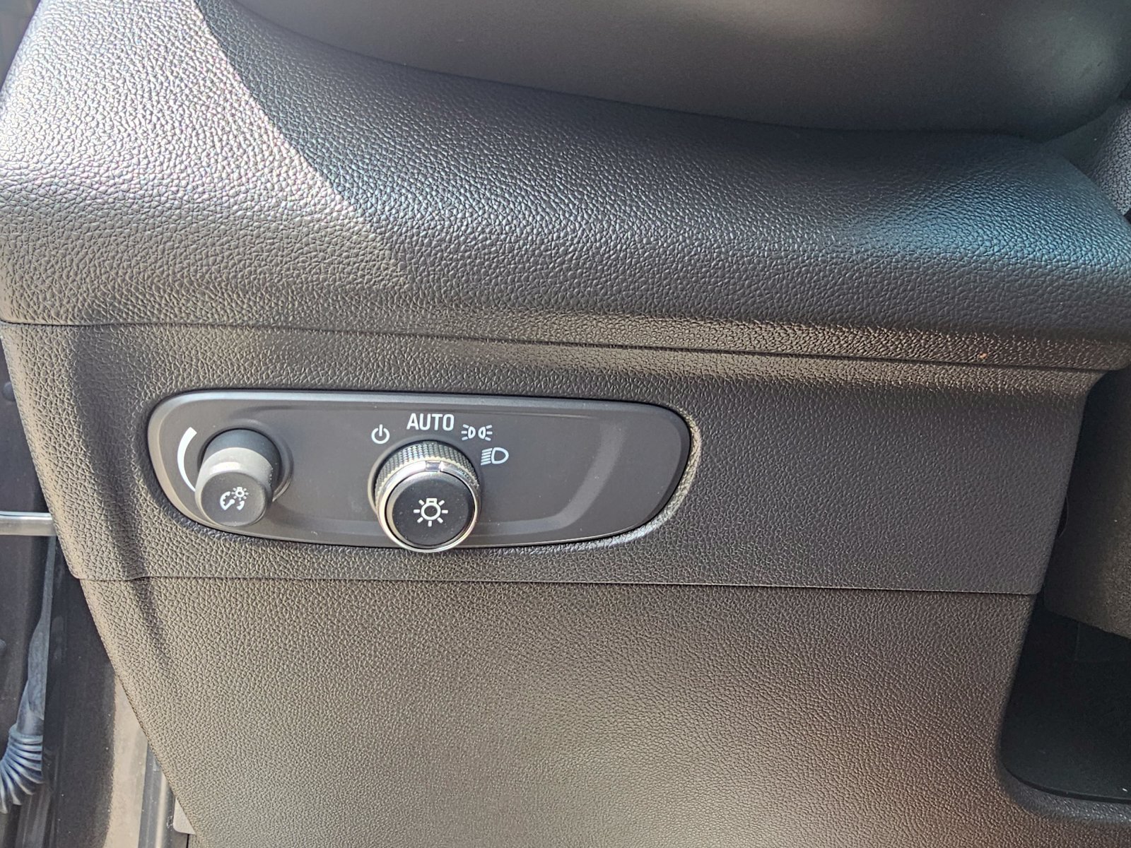 Used 2023 Buick Envision Essence w/ Sport Touring Package FWD image 15