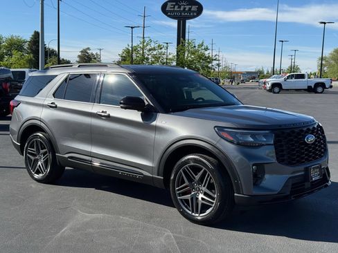 Used 2025 Ford Explorer ST-Line w/ ST-Line Street Pack AWD/4WD image 13