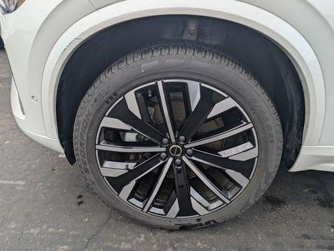 Used 2025 Volvo XC90 B6 Plus image 10